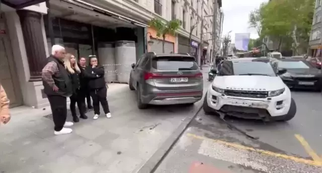 Ünlü oyuncu Halil Ergün'ün kaza anı güvenlik kameralarına yansıdı