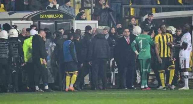 Ne diyeceği merak konusuydu! Seçimi kaybeden Büyükekşi'den tek cümlelik veda