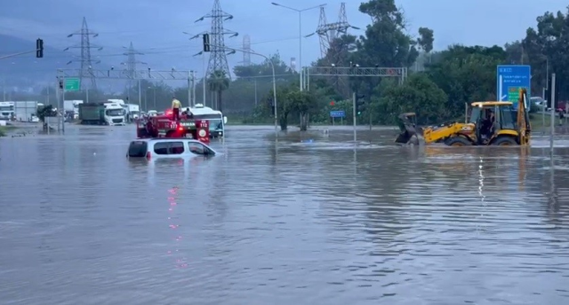 Hatay'da Şiddetli Yağışlar Sele Neden Oldu