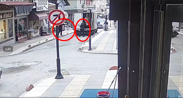 Tabanca ile vurup tekmeledi! Dehşet anları kamerada