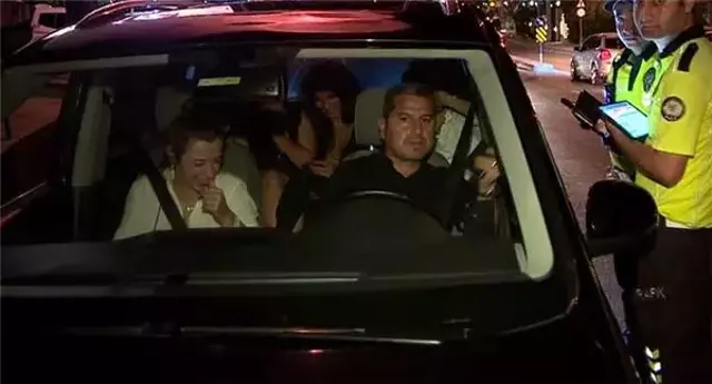 Yeni bir aşk mı doğuyor? Aynı araçta görüntülenen Tuba Büyüküstün ve Serkan Altunorak'ın panik anları dikkat çekti