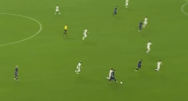 Messi'yi yere düşürdüğüne bin pişman oldu! Dünya, Arjantin maçında yaşananları konuşuyor