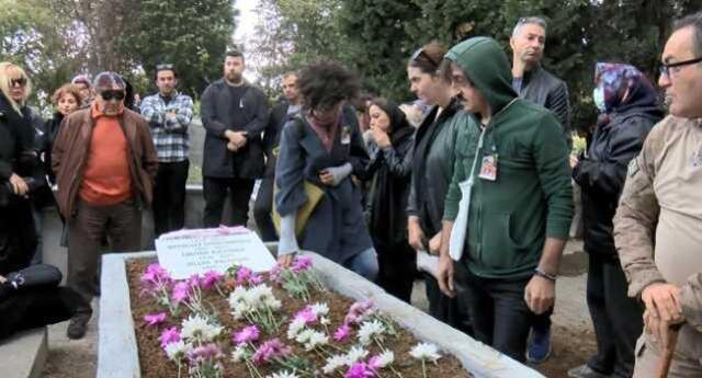 9 ay önce vefat etmişti! Ünlü oyuncu Billur Kalkavan'ın mezarının son hali içler acısı