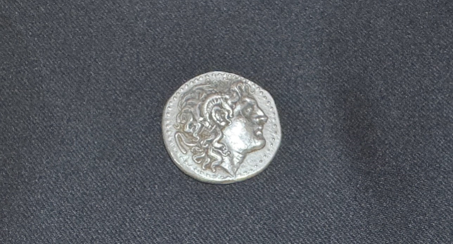 Edirne Kapıkule'de tarihi eser operasyonu: Büyük İskender portreli sikkelerle kaçarken yakalandılar