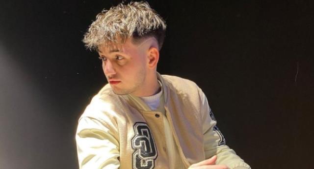 Sütlü Çilekli şarkı sözleri ne? Sütlü Çilekli kim söylüyor?