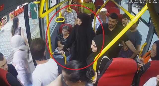 Dolmuşta çarşaflı genç kıza ağır hakaret! Sözleri yenilir yutulur cinsten değil