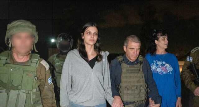 Hamas'ın serbest bıraktığı ABD'li anne ve kız İsrail'e ulaştı