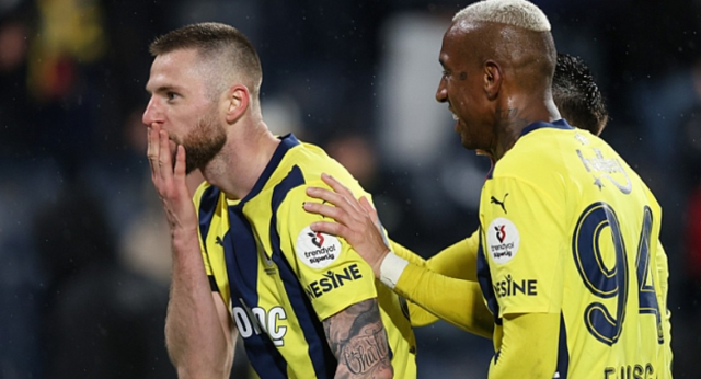 SÜPER LİG MAÇ ÖZETİ: Fenerbahçe - Sivasspor maçı kaç kaç bitti ve kim yendi? Fenerbahçe - Sivasspor geniş maç özeti ve golleri! (VİDEO)