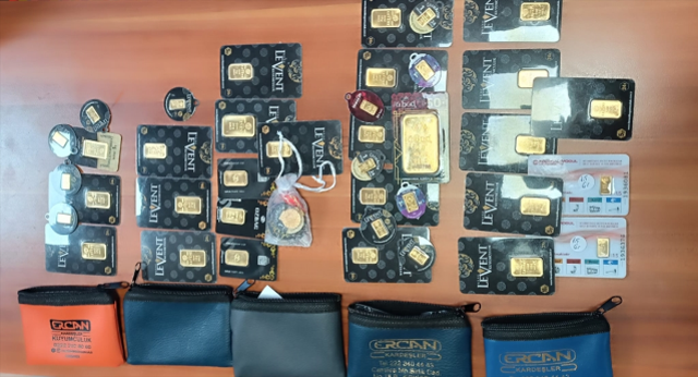 Eskişehir'de yolda düşürülen ve içinde altın bulunan çanta sahibine teslim edildi