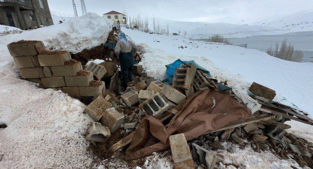 Sabah gürültüye uyanan Zine Teyze'nin dünyası başına yıkıldı