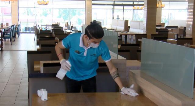 Ara eleman sıkıntısı çeken turizm sektörü, 15 bin lira maaşla çalışacak personel bulamıyor