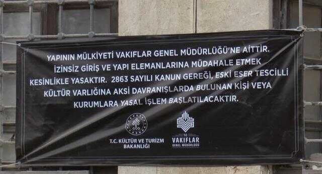 Dünyanın aydınlatılan ilk caddesindeki tarihi yapılara bakanlık uyarı tabelaları astı