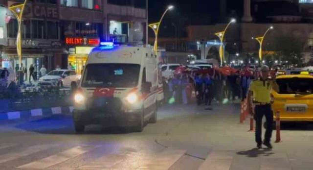 15 Temmuz yürüyüşü yapan gruba havai fişekli saldırı