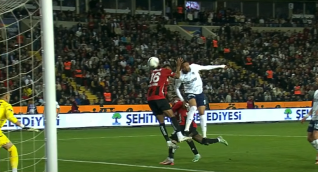 Çok tartışılmıştı! Hakemler, Fenerbahçe'nin kazandığı penaltıda ne konuştu?