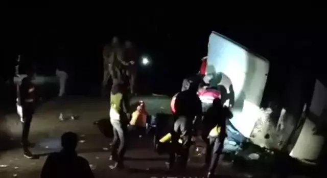 Saman işçilerini taşıyan minibüs şarampole yuvarlandı: 1 ölü, 6 yaralı