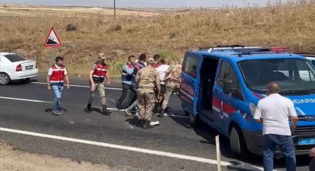 Şanlıurfa'da Döner Bıçağıyla Kendini Yaralayan Şahsa Vatandaşlar Meydan Dayağı Attı