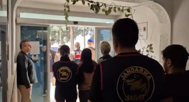 Tarlada yanmış cesedin sırrı '3 anahtar' ile çözüldü