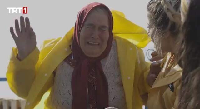 Bizim Köyün Kızları'nda büyük panik! Yarışmacı bir anda denize düştü