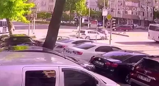 Kadıköy'de alkollü sürücünün kaza anı görüntüleri ortaya çıktı