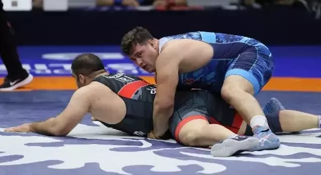 Milli güreşçi Rıza Kayaalp, 5'inci kez dünya şampiyonu olarak tarihe geçti