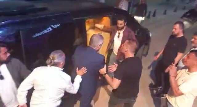 AK Parti'nin düzenlediği Cengiz Kurtoğlu konserinde yangın! Bakan Nebati bölgeden uzaklaştırıldı