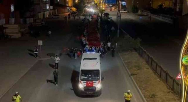 15 Temmuz yürüyüşü yapan gruba havai fişekli saldırı