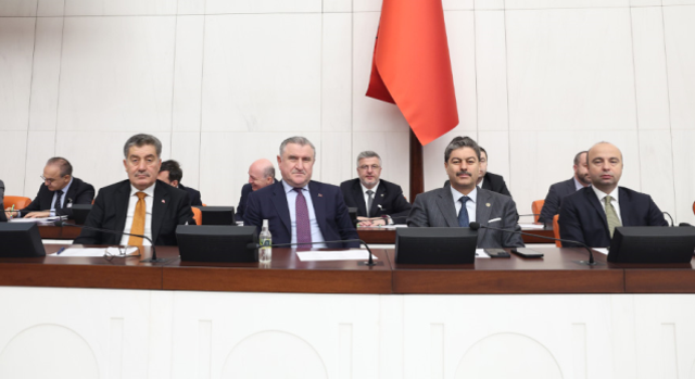 TBMM'de 'kriz' tartışması! Döviz kürsüye sığmayınca dananın kuyruğu koptu