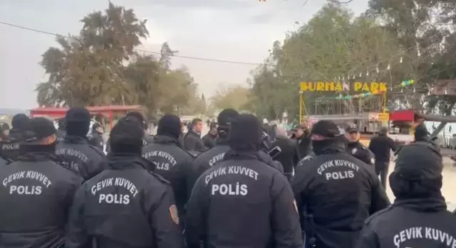 Yıkıma gelen polise direnip bıçakla kendisine zarar verdi