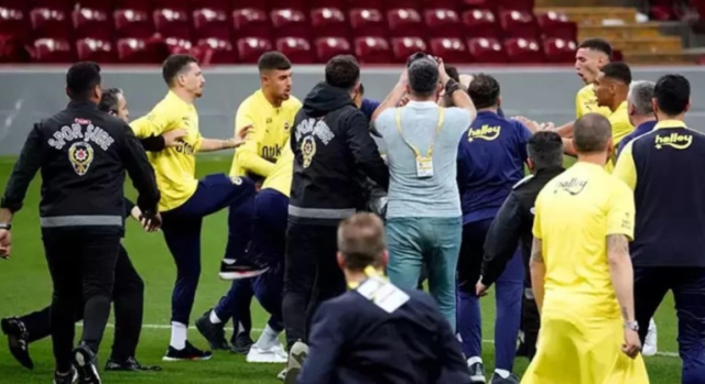 Oosterwolde ve Mert Hakan'ın da içinde bulunduğu 5 kişiye hapis cezası verildi