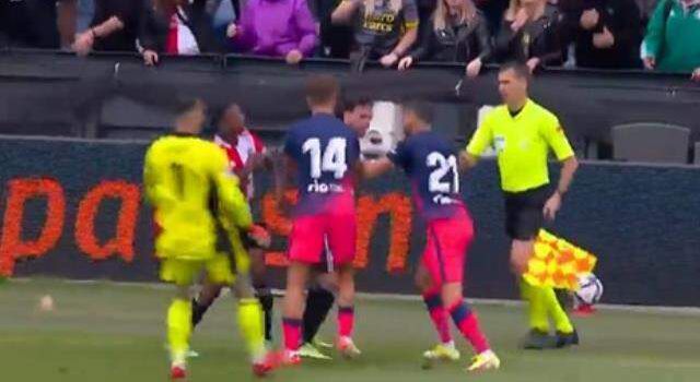 Feyenoord-Atletico Madrid maçında ortalık fena karıştı! Carrasco, milli futbolcumuzun boynunu kan içinde bıraktı