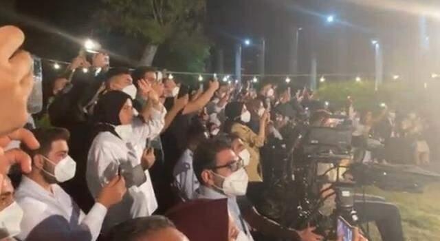 Cumhurbaşkanı Erdoğan, gençlerle buluştu! Aşık Veysel'in eserini birlikte seslendirdiler