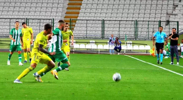 UEFA Konferans Ligi'ndeki temsilcimiz Konyaspor, rakibine 3 atarak avantajı kaptı