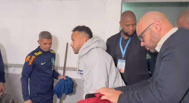 Brezilya maçı sonrası ayakta duramayan Neymar bir daha sahaya adım atamayabilir