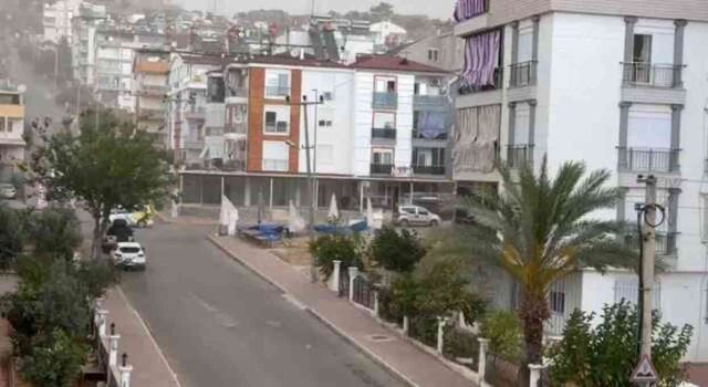Ağaçlar devrildi, havalimanında uçuşlar durdu! Sağanak ve fırtınanın vurduğu Antalya'ya 15 dakika yetti
