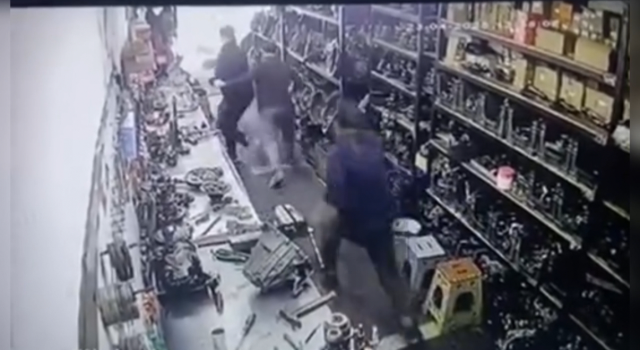 6.2'lik depreme saçlarını boyatırken yakalandılar