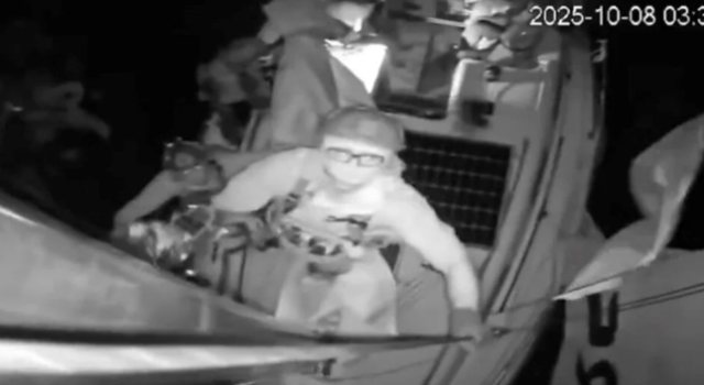 İsrail, Özgürlük Filosu'na ait gemiye saldırdı! Aktivistler alıkonuldu