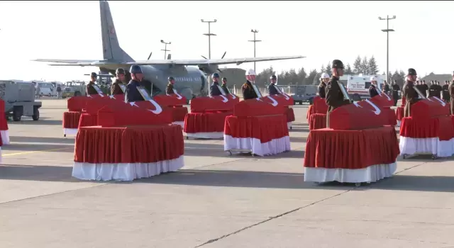 20 şehidimiz için Mürted Komutanlığı'nda tören düzenlendi