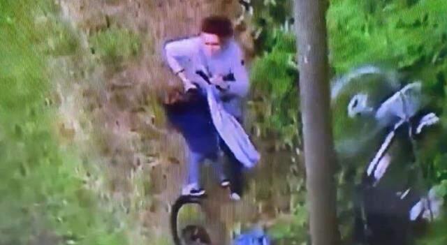 Fransa Bisiklet Turu'nda seyircinin açtığı pankart yüzünden yaşanan feci kazada ortalık kana bulandı