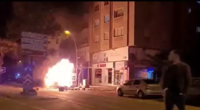 Kontağın çevrilmesiyle transit bir anda patlayıp alev topuna döndü: 1 yaralı