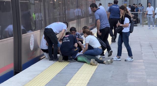 Son Dakika: İstanbul'da feci olay! Marmaray Bostancı durağında bir genç raylara atlayarak intihar etti