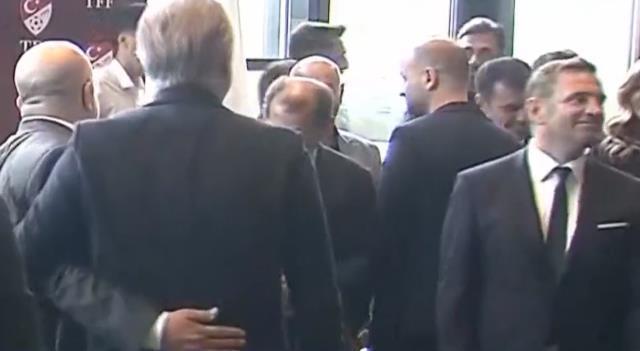 Her şey canlı yayına yansıdı! Jorge Jesus'tan Okan Buruk'a ortalığı ayağa kaldıran hareket