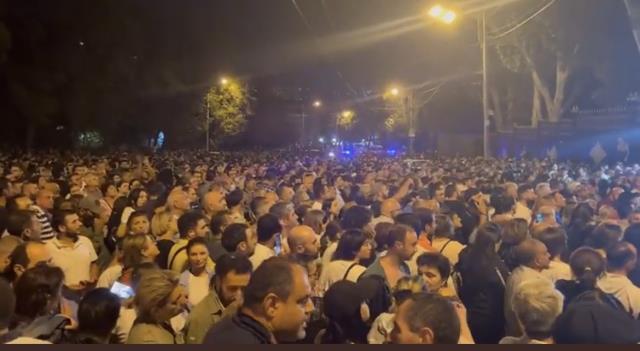 Paşinyan 'Karabağ'ı tanımaya hazırım' dedi, halk sokağa indi! İdam edilmesini istiyorlar