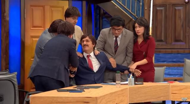 Güldür Güldür'ün son bölümüne 'Muhalefet' skeci damga vurdu! Salon gülme krizine girdi