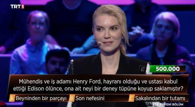 Mühendis ve iş adamı Henry Ford, hayranı olduğu ve ustası kabul ettiği Edison ölünce, ona ait neyi bir deney tüpüne koyup saklamıştır? (3'te 3 sorusu)