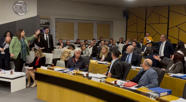Afyonkarahisar'da belediye meclisi fena karıştı: Elini kırarım terbiyesiz herif