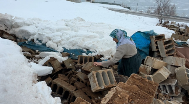 Sabah gürültüye uyanan Zine Teyze'nin dünyası başına yıkıldı