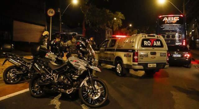 Libertadores savaş kupası! Hakemleri rehin alan Boca Juniors'ın oyuncuları, polisle çatıştı