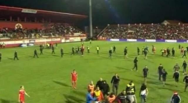 Bosna Hersek'te insanlık ayıbı! Hakemleri diri diri yakıyorlardı!