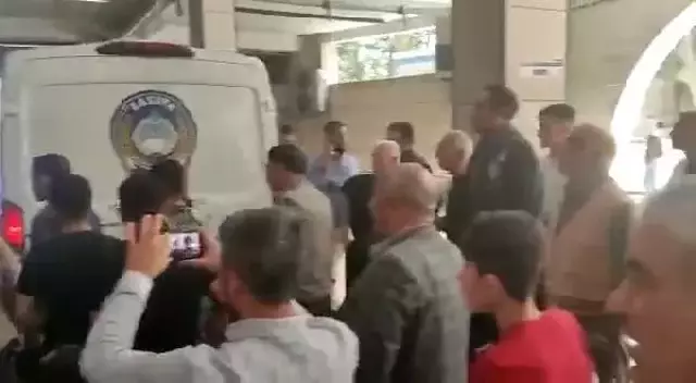 Şanlıurfa'da araca kilitlenen çocuk korumaya alındı; zabıtaya soruşturma