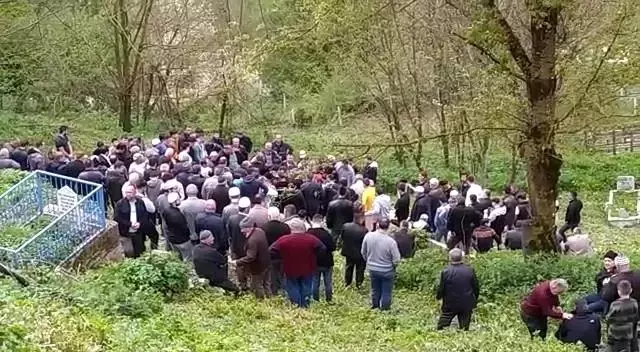 Eşi tarafından öldürülen kadın bayram günü defnedildi! Oğlunun vedası yürek yaktı